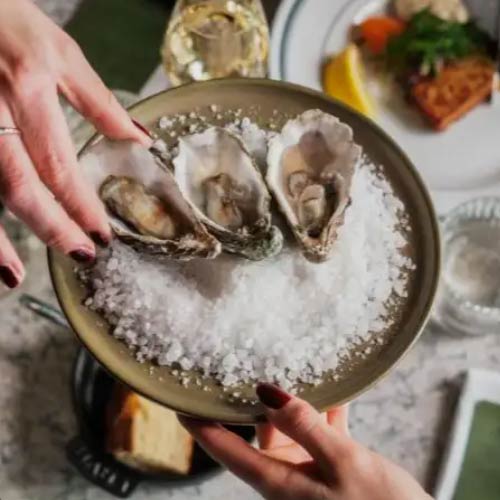 Boka Middag + Hotell för 2 under hösten hos Strawberry i Malmö